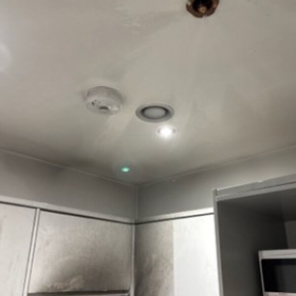 Residential sprinkler extinguishes kitchen fire in converted apartment block
